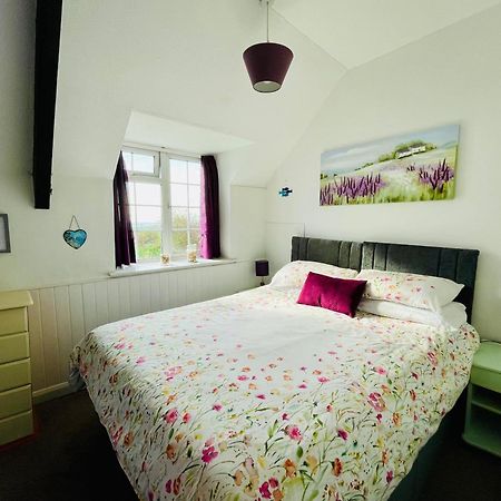 Honeysuckle Cottage 伊尔弗勒科姆 外观 照片