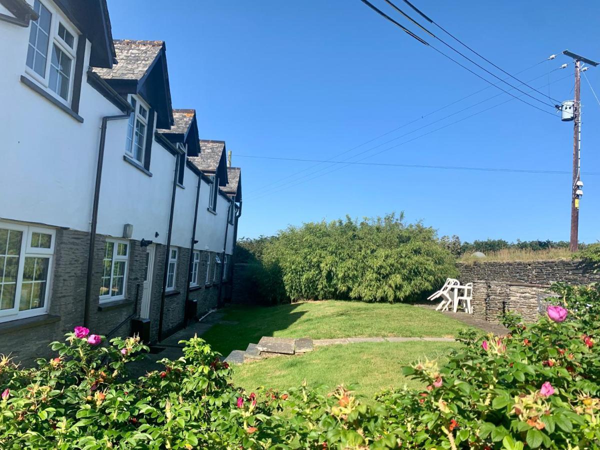 Honeysuckle Cottage 伊尔弗勒科姆 外观 照片