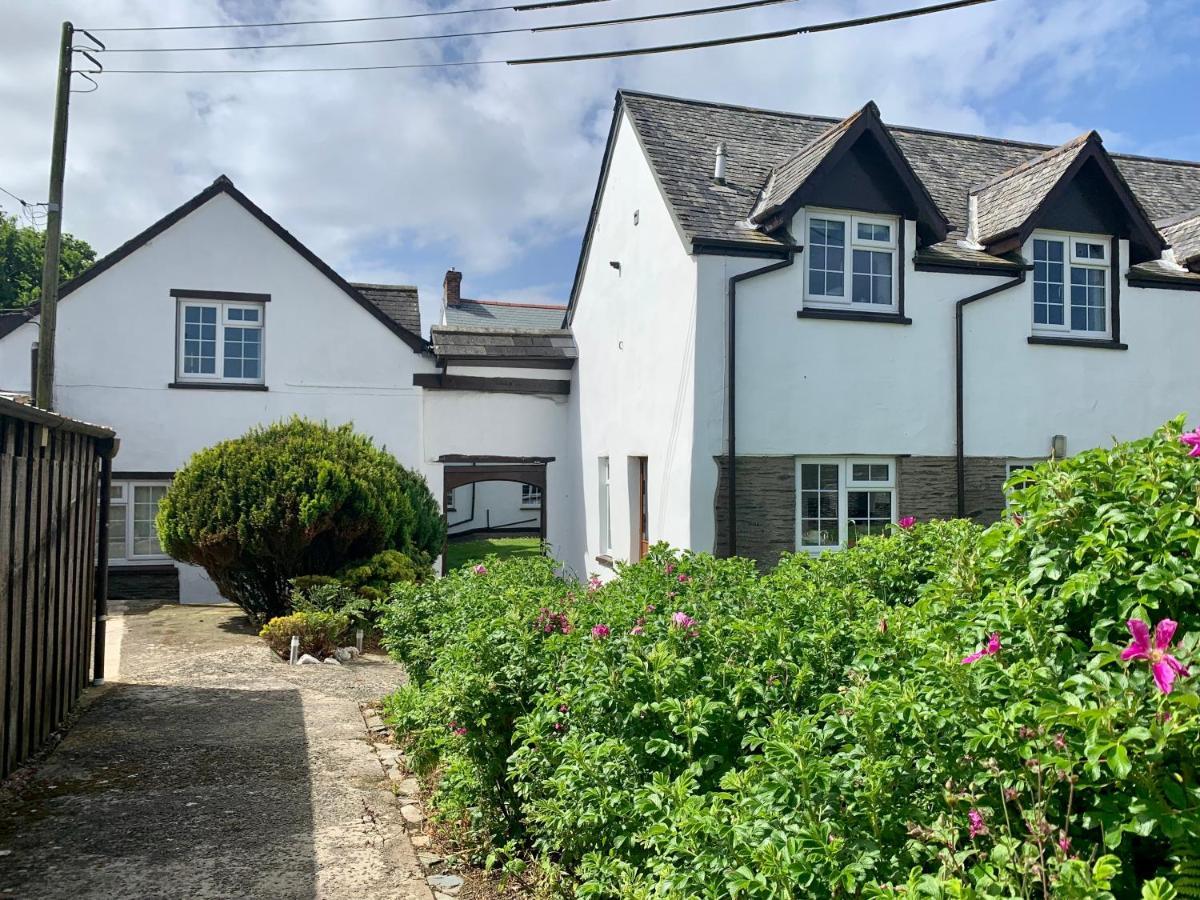 Honeysuckle Cottage 伊尔弗勒科姆 外观 照片